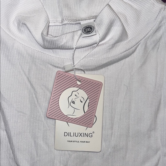 Elegant White Long Sleeve Bodysuit - Picture 2 of 2